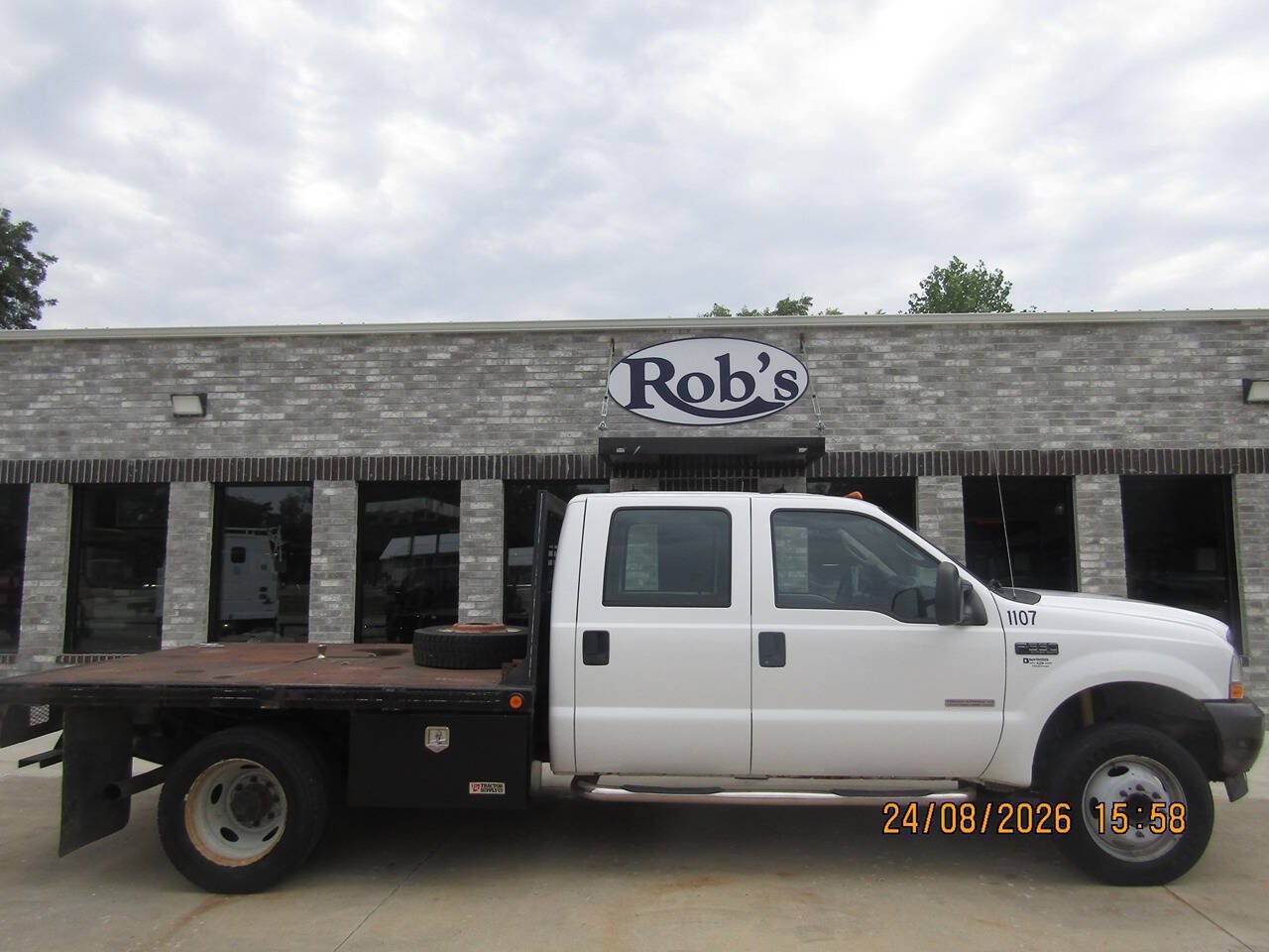 Used 2004 Ford F550 2WD Crew Cab Super Duty image 3