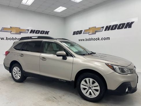 Used 2018 Subaru Outback 2.5i Premium AWD/4WD image 3