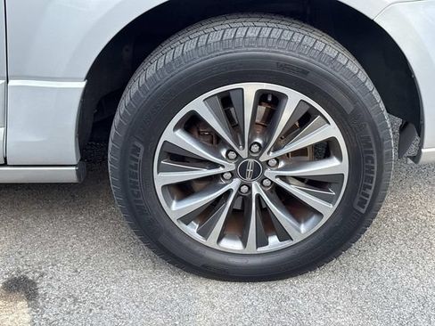 Used 2017 Lincoln Navigator Select AWD/4WD image 9