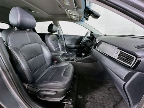 Used 2018 Kia Niro Touring FWD image 31