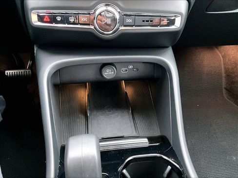 Used 2023 Volvo XC40 Recharge Plus w/ Protection Package Premier image 36