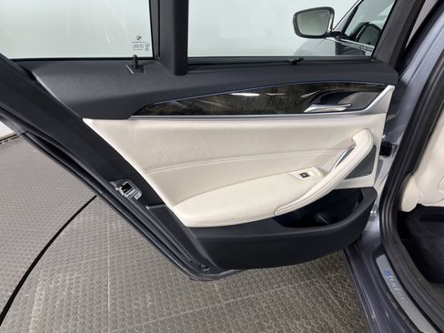 Used 2019 BMW 530e xDrive w/ Executive Package image 16