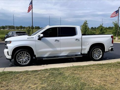 Used 2019 Chevrolet Silverado 1500 High Country w/ Technology Package AWD/4WD image 12