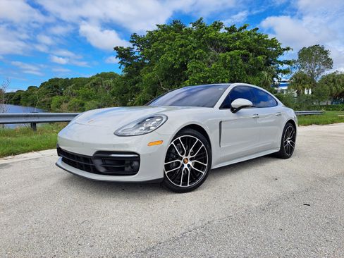 Used 2023 Porsche Panamera Platinum Edition image 1