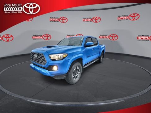 Used 2021 Toyota Tacoma TRD Sport w/ Blackout Package (TMS) image 6