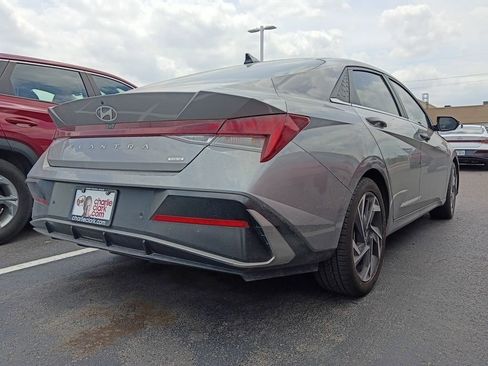 Used 2024 Hyundai Elantra Limited FWD image 3