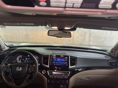 Used 2017 Honda Pilot Touring image 26