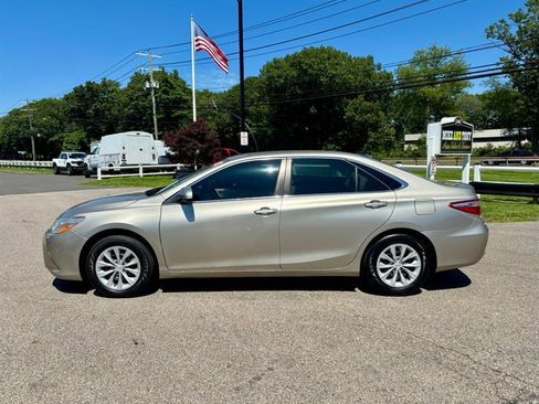 Used 2015 Toyota Camry LE FWD image 5