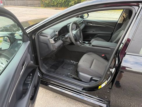 Used 2025 Toyota Camry LE FWD image 7