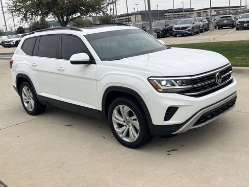 Used 2022 Volkswagen Atlas SE w/ Panoramic Sunroof Package image 2