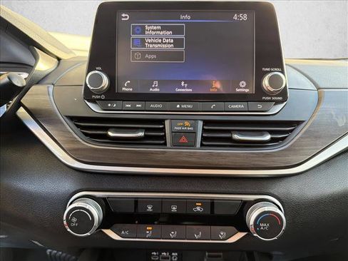 Used 2024 Nissan Altima 2.5 SV image 19