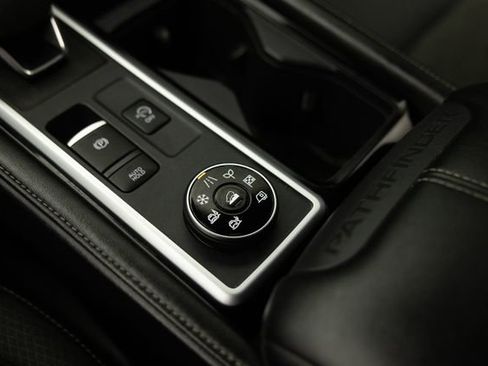 Used 2024 Nissan Pathfinder SV AWD/4WD image 39