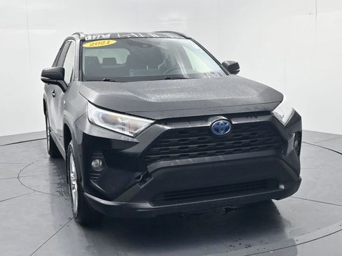 Used 2021 Toyota RAV4 XLE w/ Convenience Package image 2