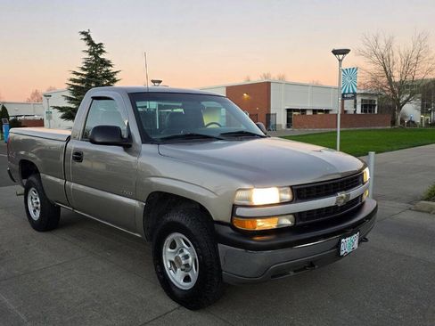 Used 2001 Chevrolet Silverado 1500 4x4 Regular Cab w/ Firm Ride Suspension Pkg image 3