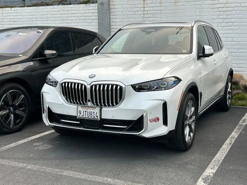 Used 2024 BMW X5 xDrive50e w/ Premium Package AWD/4WD image 2