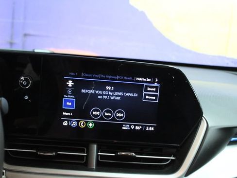 Used 2025 Chevrolet Trax LS w/ LS Convenience Package FWD image 19