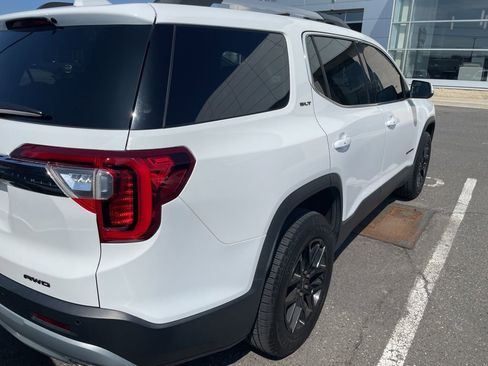 Used 2023 GMC Acadia SLT image 1