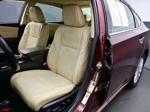 Used 2014 Toyota Avalon Limited w/ Technology Package FWD image 11