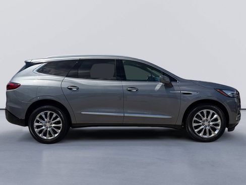 Used 2018 Buick Enclave Premium FWD image 2