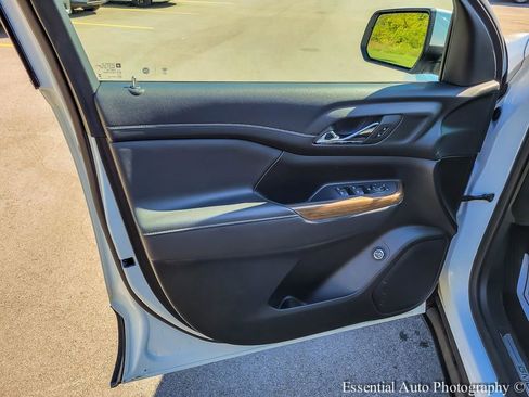 Used 2023 GMC Acadia SLE w/ Driver Convenience Package image 25