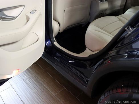 Used 2017 Mercedes-Benz GLC 300 GLC 300 4MATIC SUV w/ Premium 2 Package image 28