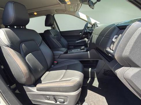 Used 2023 Nissan Pathfinder SL w/ SL Premium Package AWD/4WD image 11