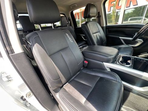 Used 2018 Nissan Titan PRO-4X w/ Pro-4x Convenience Package AWD/4WD image 12