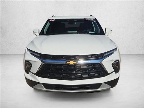 Used 2024 Chevrolet Blazer LT image 2