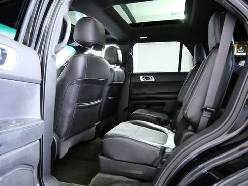 Used 2015 Ford Explorer XLT w/ Equipment Group 202A AWD/4WD image 13