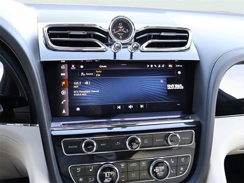 Used 2023 Bentley Bentayga Extended Wheelbase image 25
