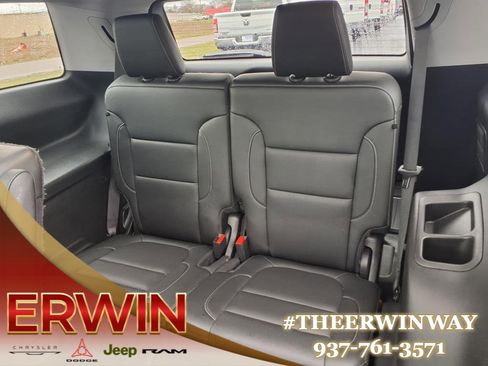 Used 2022 GMC Acadia SLT w/ Technology Package image 5