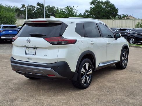 Used 2023 Nissan Rogue SL w/ SL Premium Package FWD image 4