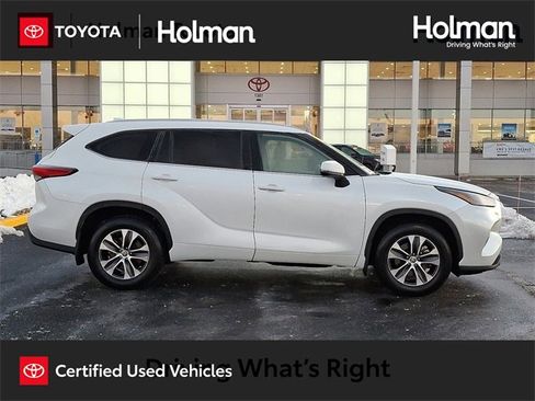 Certified 2023 Toyota Highlander XLE image 1