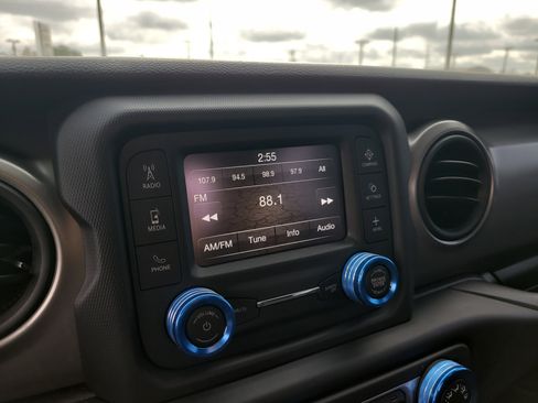 Used 2021 Jeep Gladiator Sport w/ Trailer Tow Package image 21