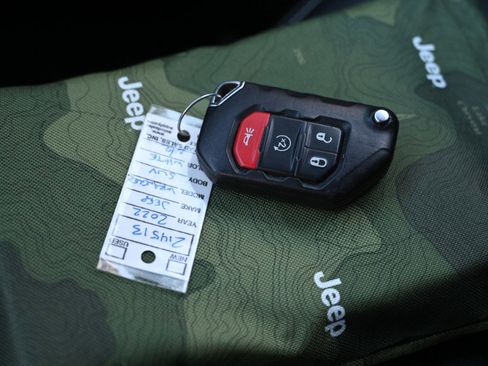 Used 2022 Jeep Wrangler Unlimited Sahara w/ Cold Weather Group image 36