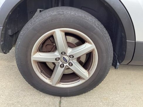 Used 2017 Ford Explorer XLT w/ Equipment Group 202A AWD/4WD image 8