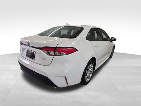Used 2023 Toyota Corolla LE image 5