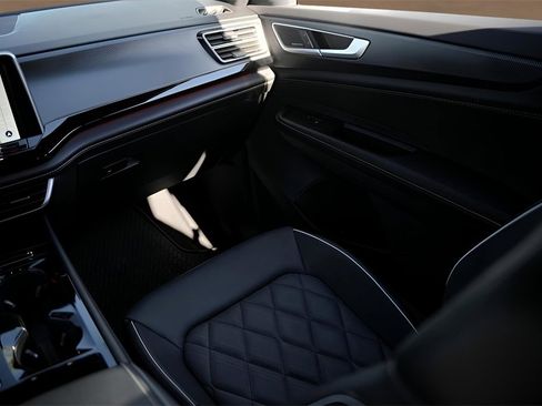 Used 2024 Volkswagen Atlas Cross Sport SEL Premium R-Line image 21