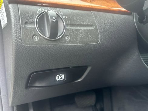 Used 2005 Mercedes-Benz E 320 Sedan image 23