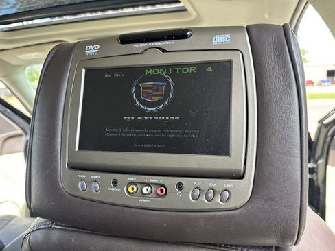 Used 2011 Cadillac Escalade ESV Platinum AWD/4WD image 33
