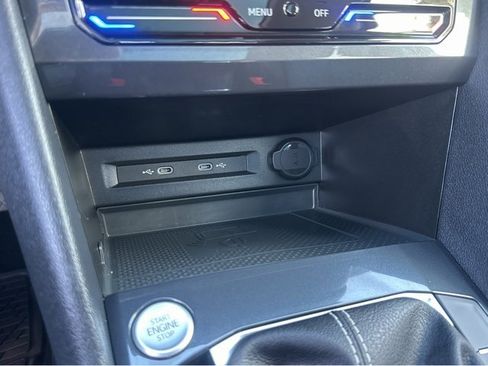 Used 2022 Volkswagen Tiguan SE image 29