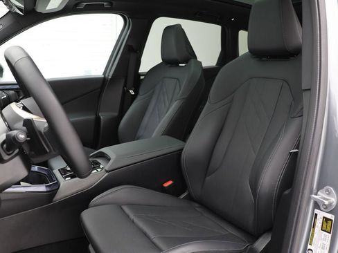 Used 2025 BMW X3 xDrive30i w/ Premium Package image 16