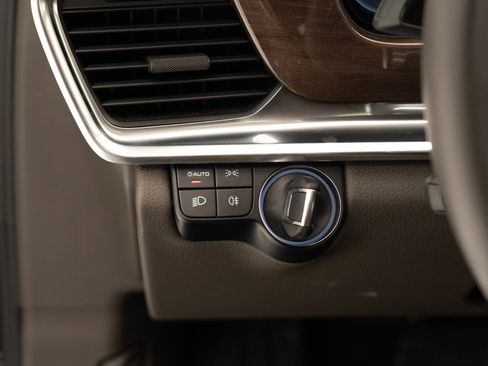 Certified 2023 Porsche Panamera 4 Platinum Edition image 27