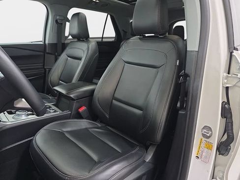 Used 2023 Ford Explorer XLT w/ Equipment Group 202A AWD/4WD image 14