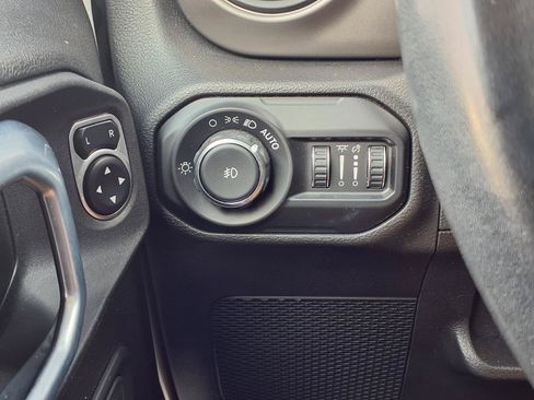 Used 2021 Jeep Wrangler Unlimited Sport AWD/4WD image 18