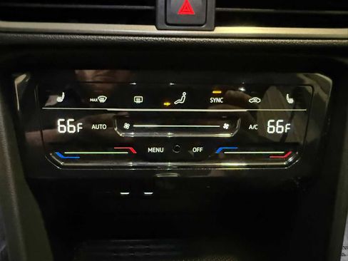 Used 2025 Volkswagen Taos SE image 34