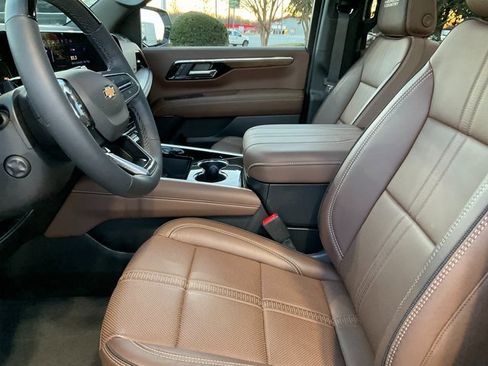 Used 2025 Chevrolet Tahoe High Country image 5