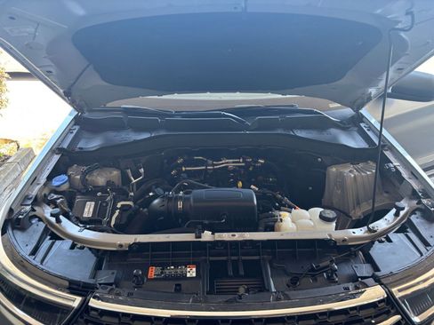Used 2024 Ford Explorer XLT w/ Equipment Group 202A RWD image 35