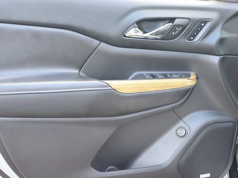 Used 2018 GMC Acadia Denali w/ Technology Package image 10