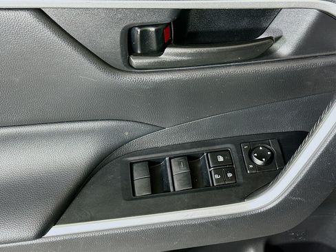 Used 2021 Toyota RAV4 LE FWD image 14